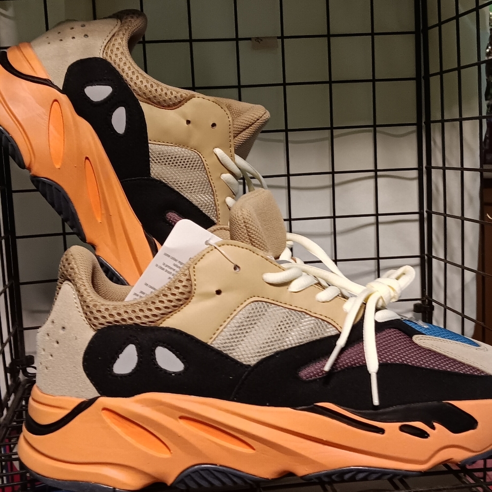 Adidas/Yeezy 700